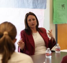 Honors Thesis Students Hear from Arkansas Supreme Court Justice and Legal Scholar Honors Thesis Students Hear from Arkansas Supreme Court Justice and Legal Scholar